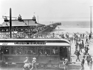 Illustration for article titled Trolley Tracks Once Ran Through the Beaches of Los Angeles